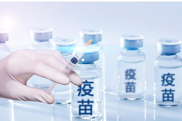 我國新冠疫苗累計(jì)接種近24億劑次，專家回應(yīng)熱點(diǎn)問題